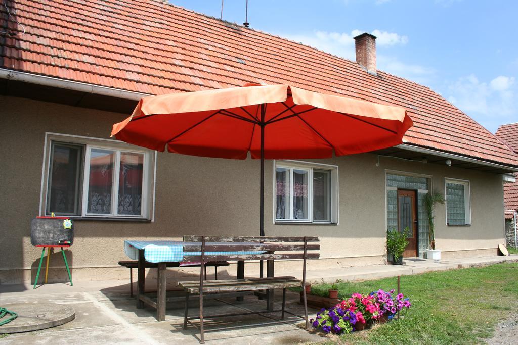 Vejminek U Drahusky Mcely Apartment Exterior photo